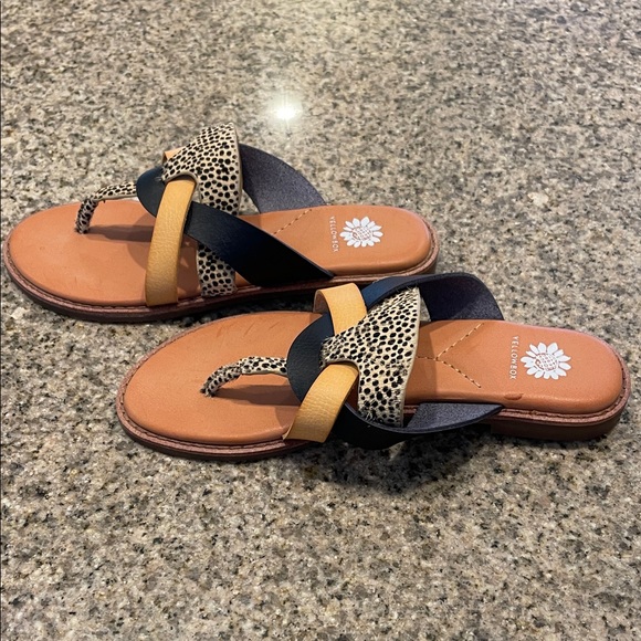 Yellow Box Leopard and Black Sandals size 8 - Picture 5 of 7